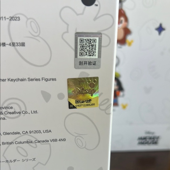 Pop Mart Disney Mickey Mouse Family BLIND BOX Keychain Bag Charm NEW UNOPENED - Picture 6 of 6